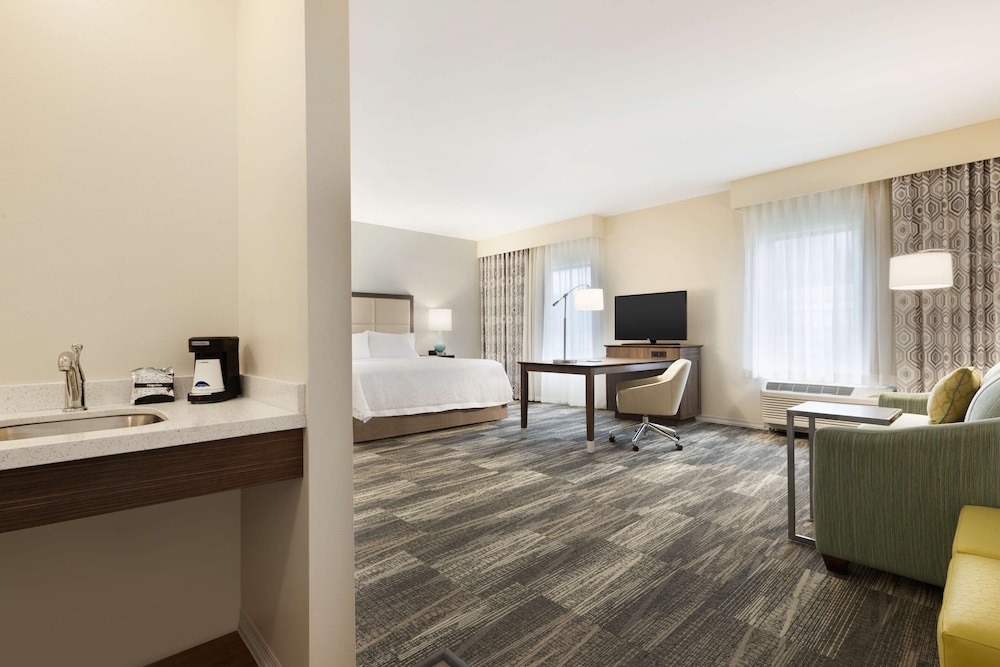 Hampton Inn & Suites Niles Warren - photo 25
