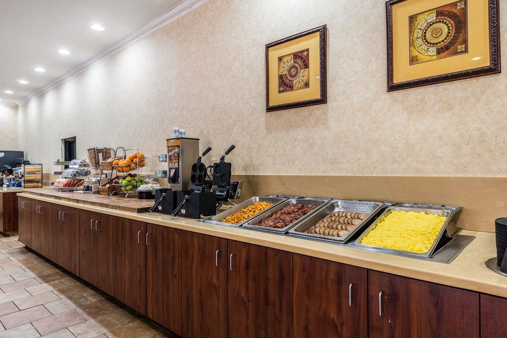 Quality Suites Downtown Colorado Springs - photo 25