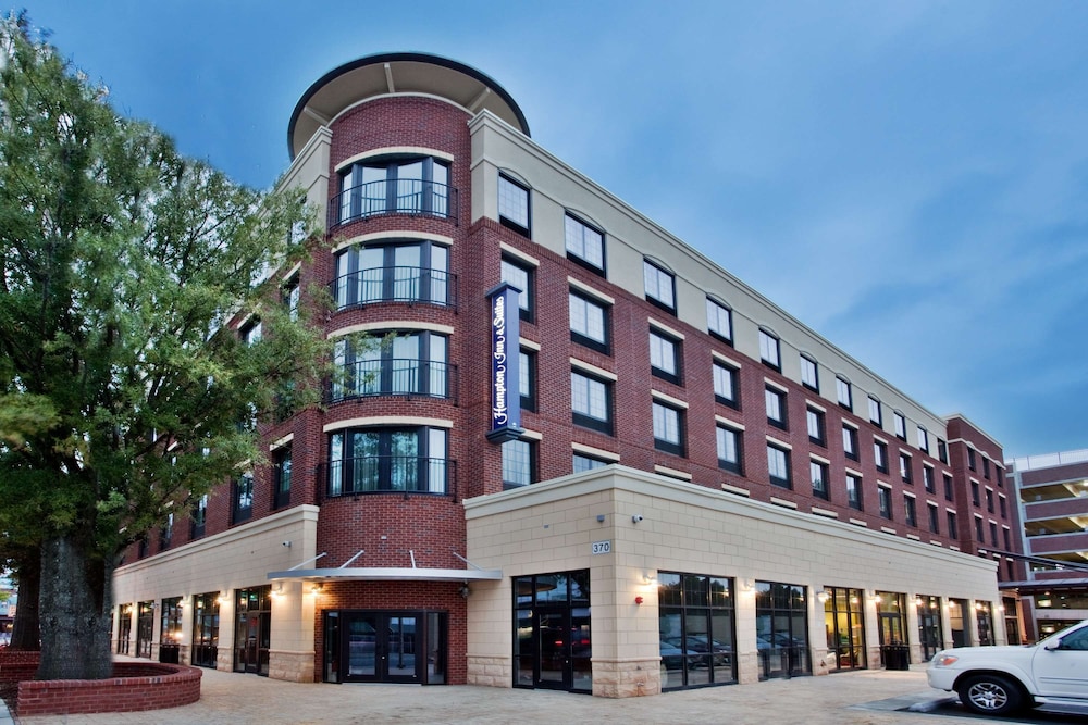Hampton Inn & Suites Chapel Hill Carrboro Downtown - photo 34