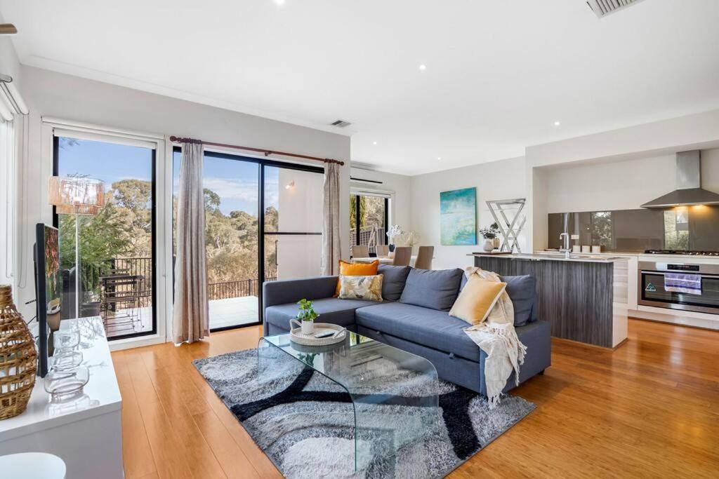 Bundoora Family Home near Uni Hill — 4-Star Luxury Hotel in Bundoora, Australia