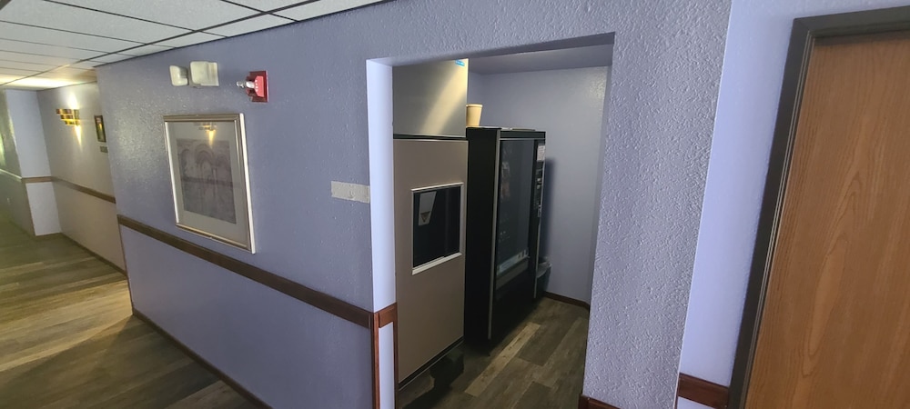 Plymouth Suites Hotel - photo 16