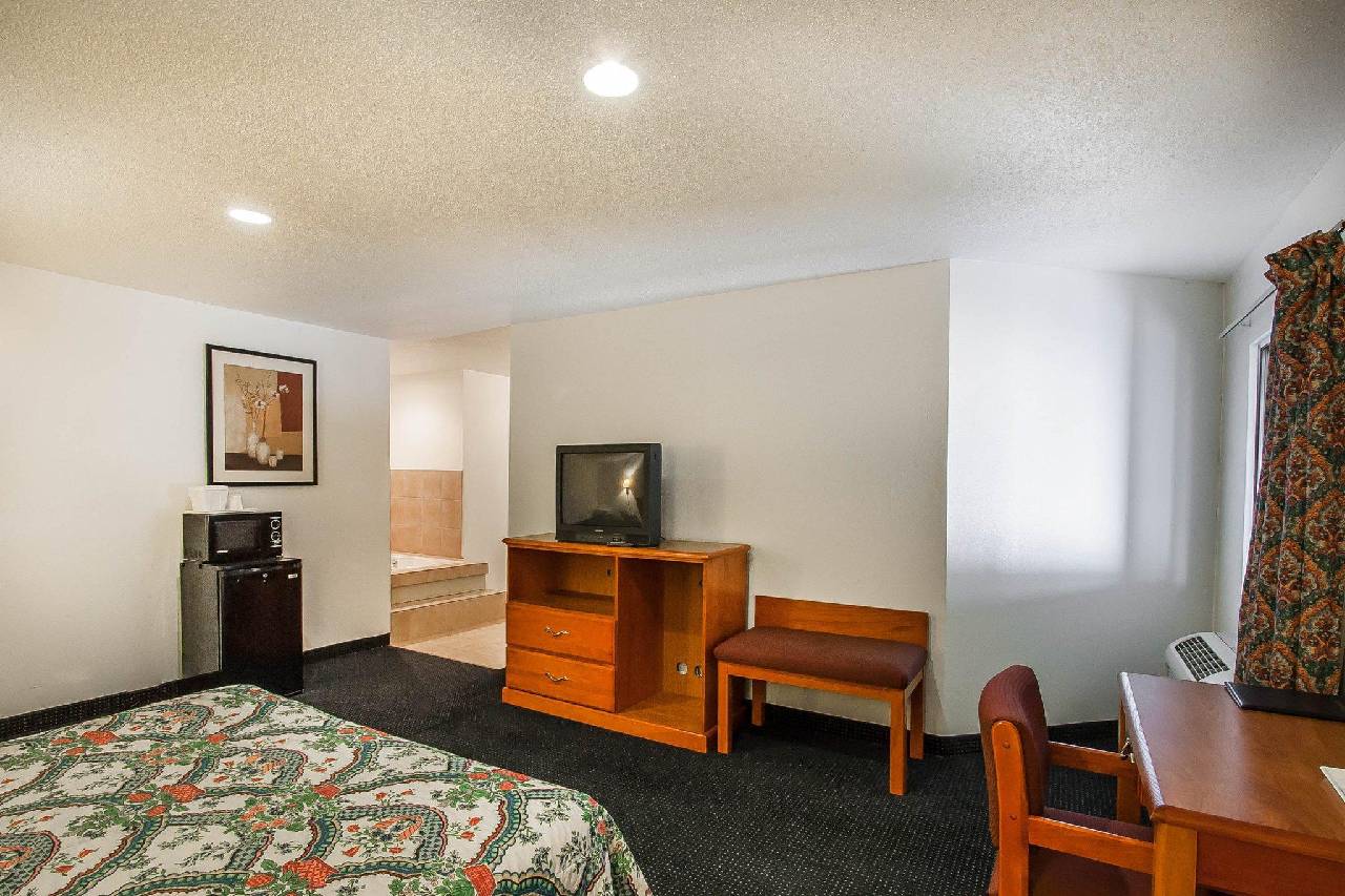 Rodeway Inn Effingham - photo 10