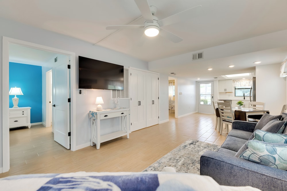 10 Mi to Holiday Nights: Casa Bella Condo w Lanai — 4-Star Luxury Hotel in Fort Myers, United States