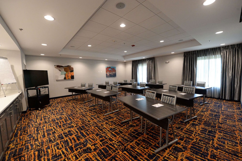 Hampton Inn & Suites Lenoir - photo 60