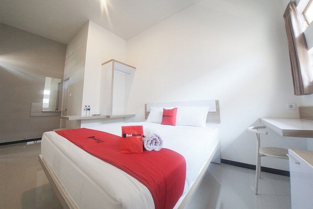Reddoorz Syariah Near Transmart Mx Malang — Malang