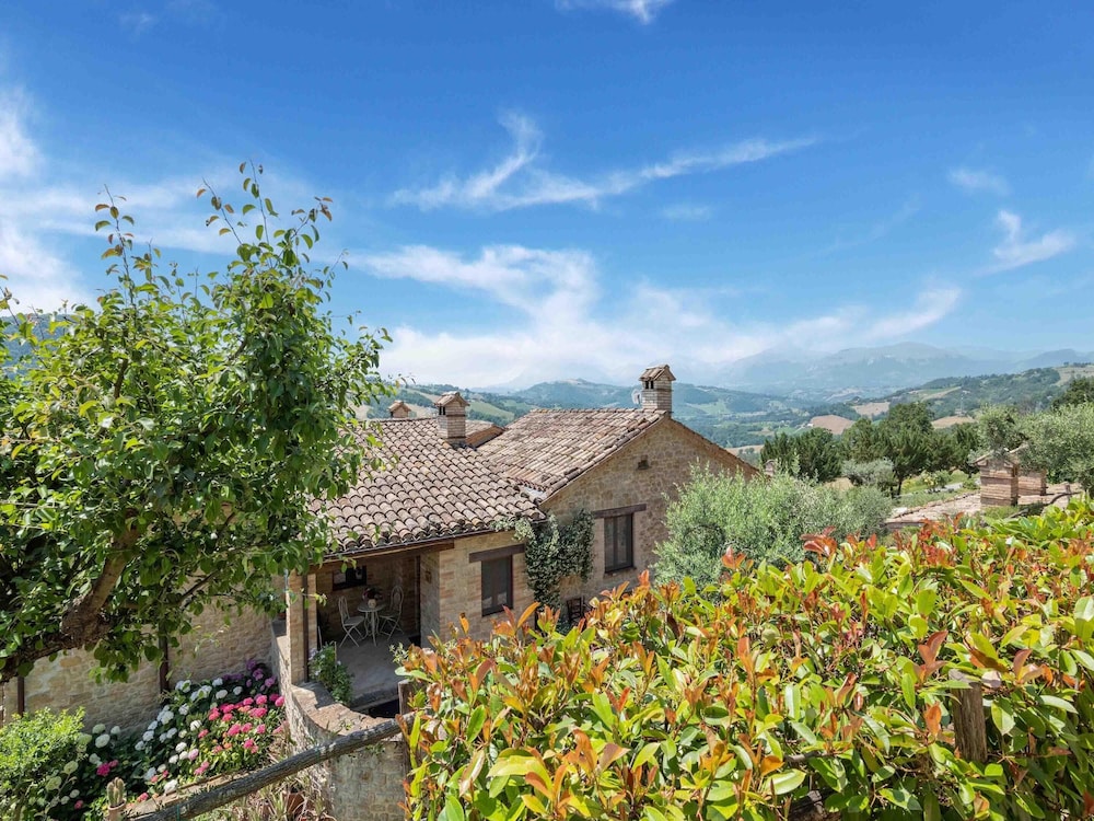 Relaxing Retreat in Le Marche pet-friendly hotel Monte San Martino