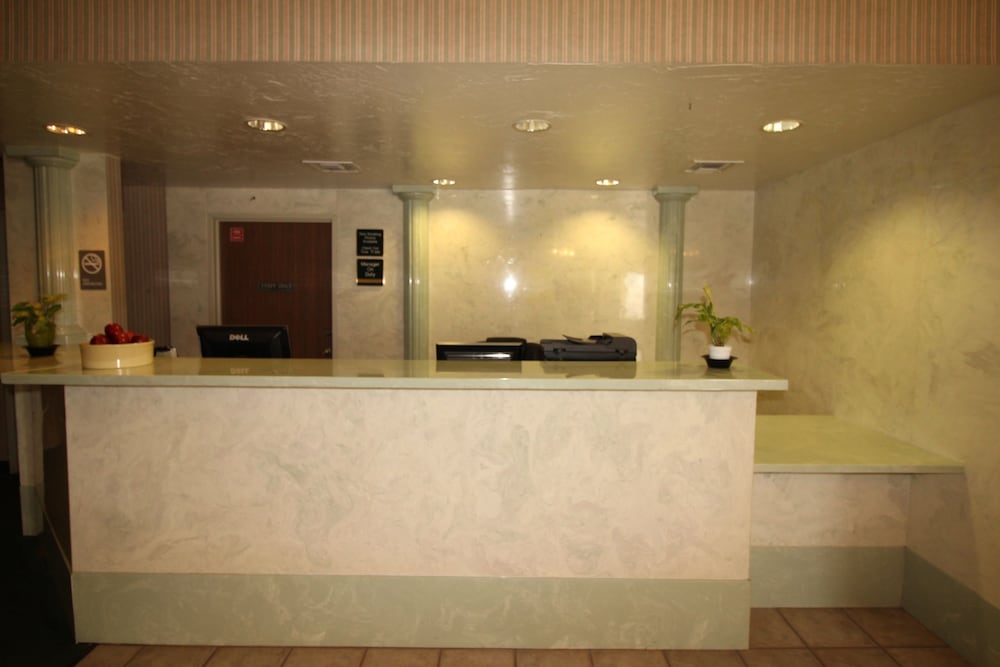 Days Inn by Wyndham Safford AZ - photo 3