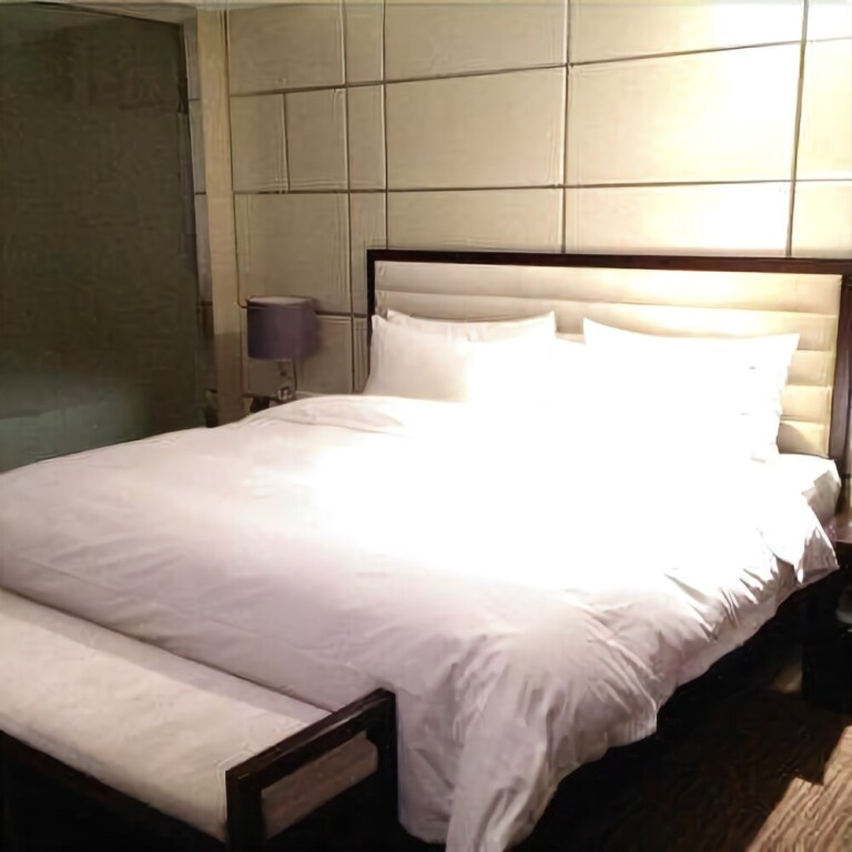 Sanyuan Hotel — hotel in Nanyang