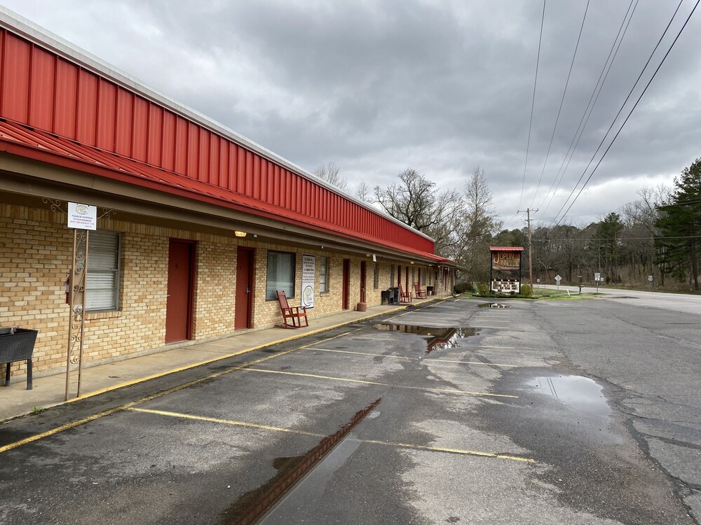 Queen Guest Room located at the Joplin Inn at the entrance to Mountain Harbor just 2 1 2 miles from Lake Ouachita. by RedAwning - photo 10