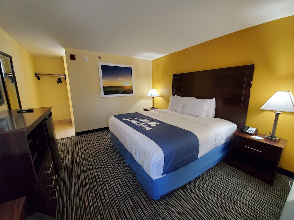 Days Inn by Wyndham Atlanta Southlake Morrow - photo 12