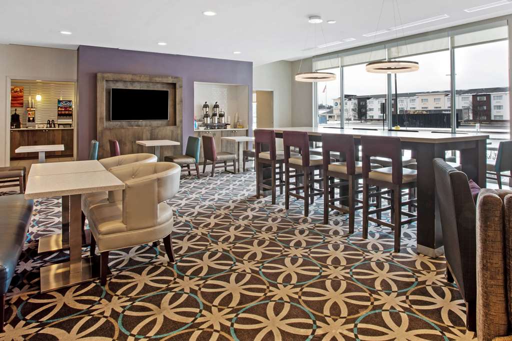 La Quinta Inn & Suites by Wyndham York - photo 32