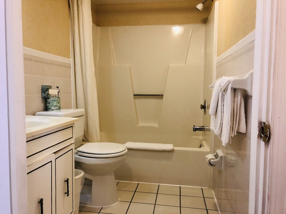 Rodeway Inn Oceanview - photo 16
