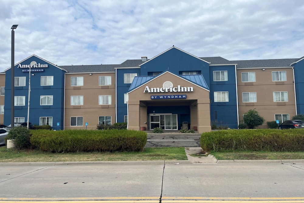 AmericInn by Wyndham Hays — hotel in Hays