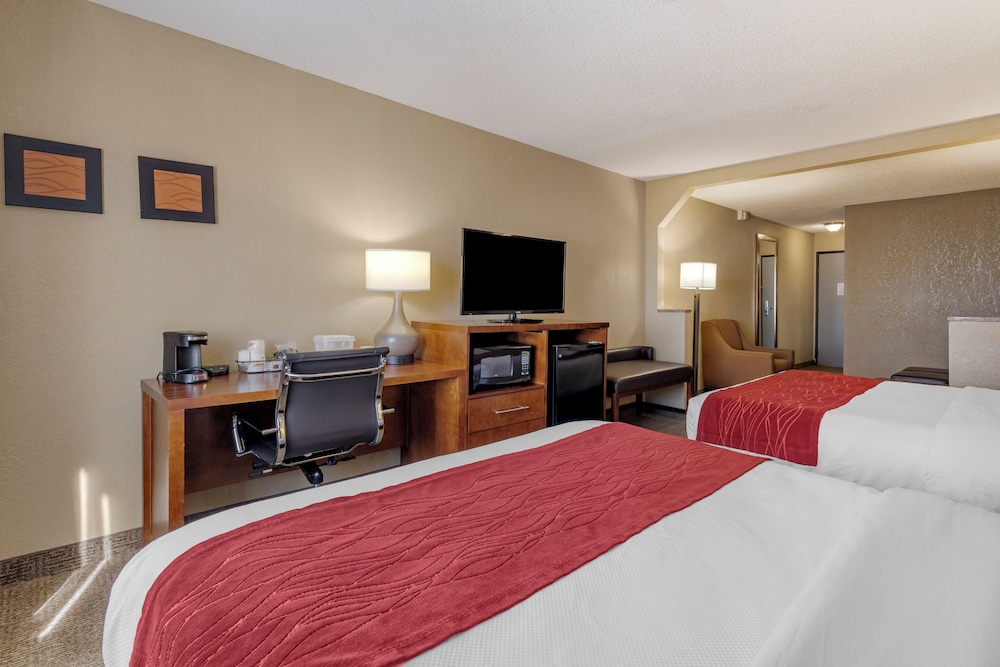 Comfort Inn & Suites Hays I 70 - photo 11