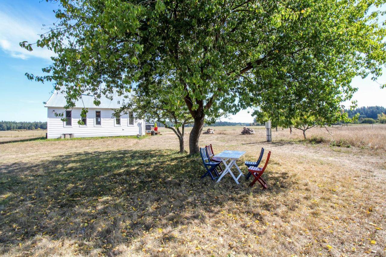 Historic Officer's Farmhouse at OLF — 4-Star Luxury Hotel in Coupeville, United States