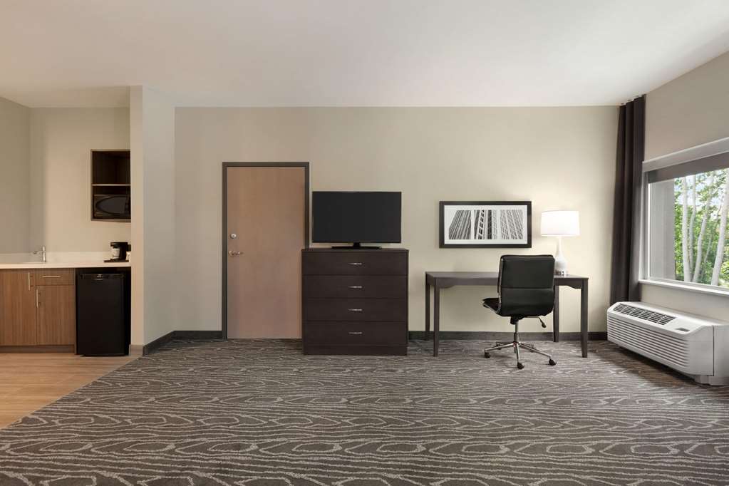 La Quinta Inn & Suites by Wyndham Rock Hill - photo 48