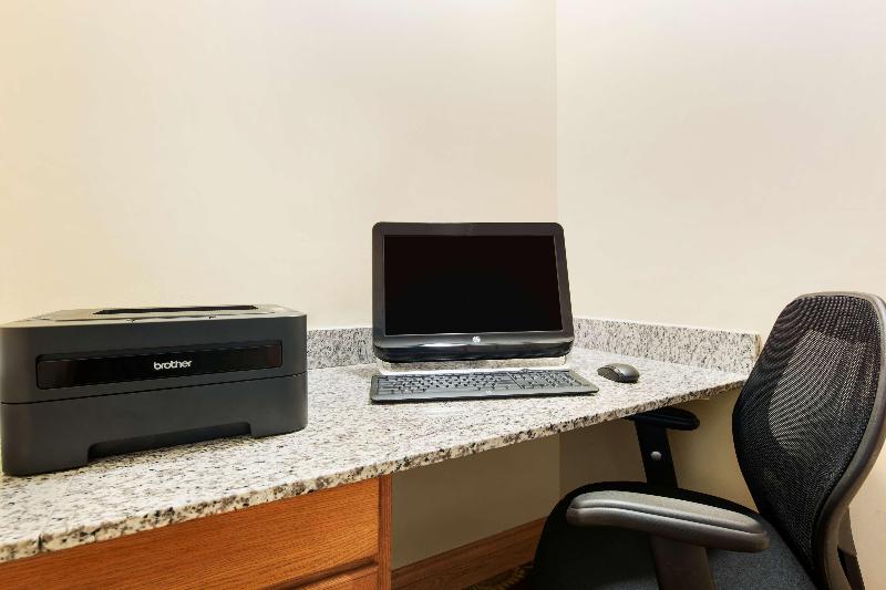 Portage Inn & Suites Kalamazoo - photo 22