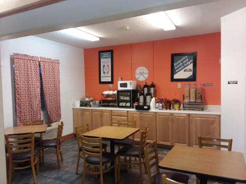Howard Johnson by Wyndham Tifton GA I 75 - photo 10