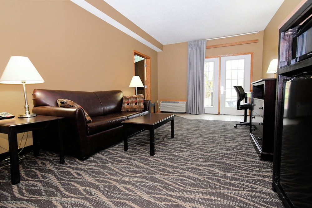 Cobblestone Inn & Suites Denison Majestic Hills - photo 47