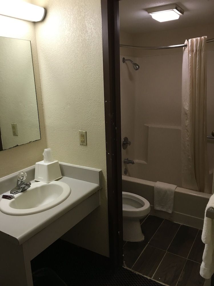 Executive Inn Pine Bluff - photo 6