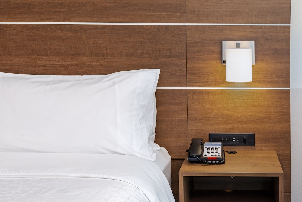 Holiday Inn Express & Suites Stafford NW Sugar Land by IHG - photo 8