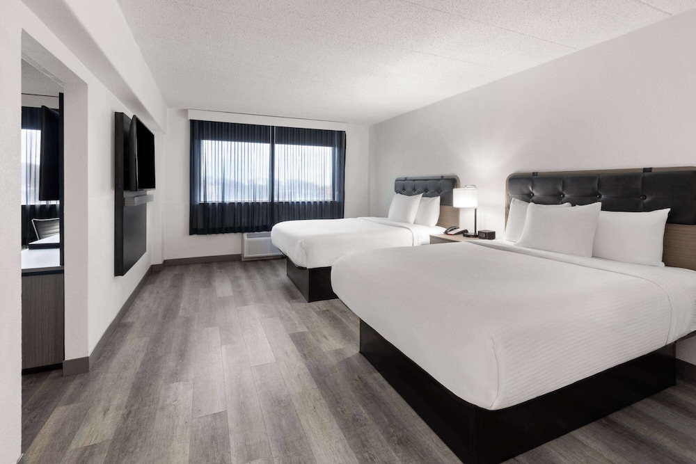 La Quinta Inn & Suites Washington DC Capital NoMA - photo 23