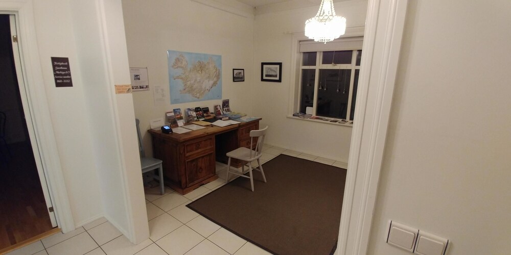 Gallery Guesthouse StayWest