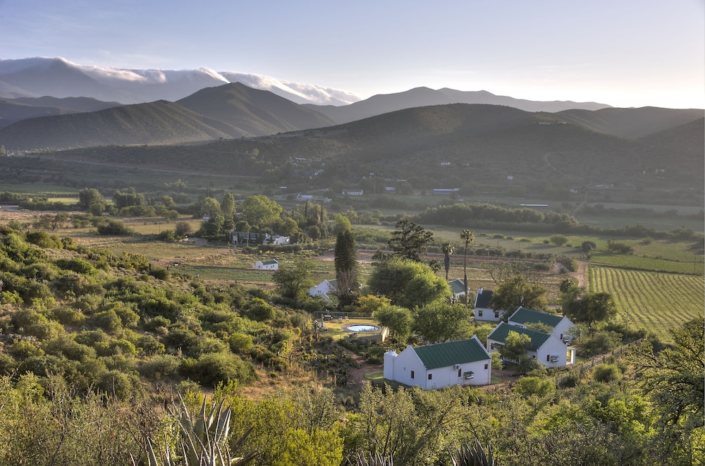 Berluda Farmhouse & Cottages — 4-Star Luxury Hotel in Oudtshoorn, South Africa