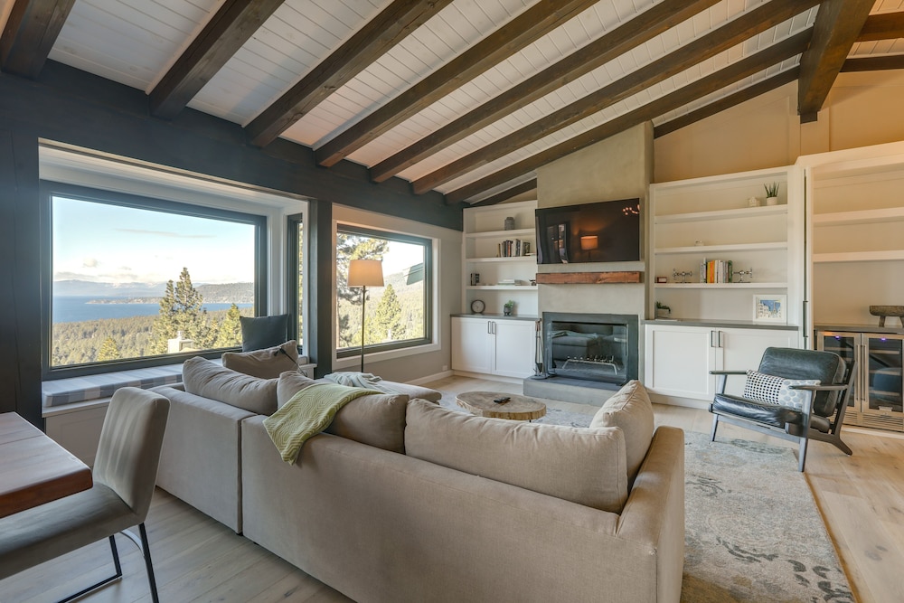 Condo w Lake Views 1 Mi to Diamond Peak Ski