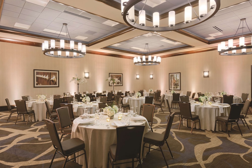 Embassy Suites Saratoga Springs - photo 36