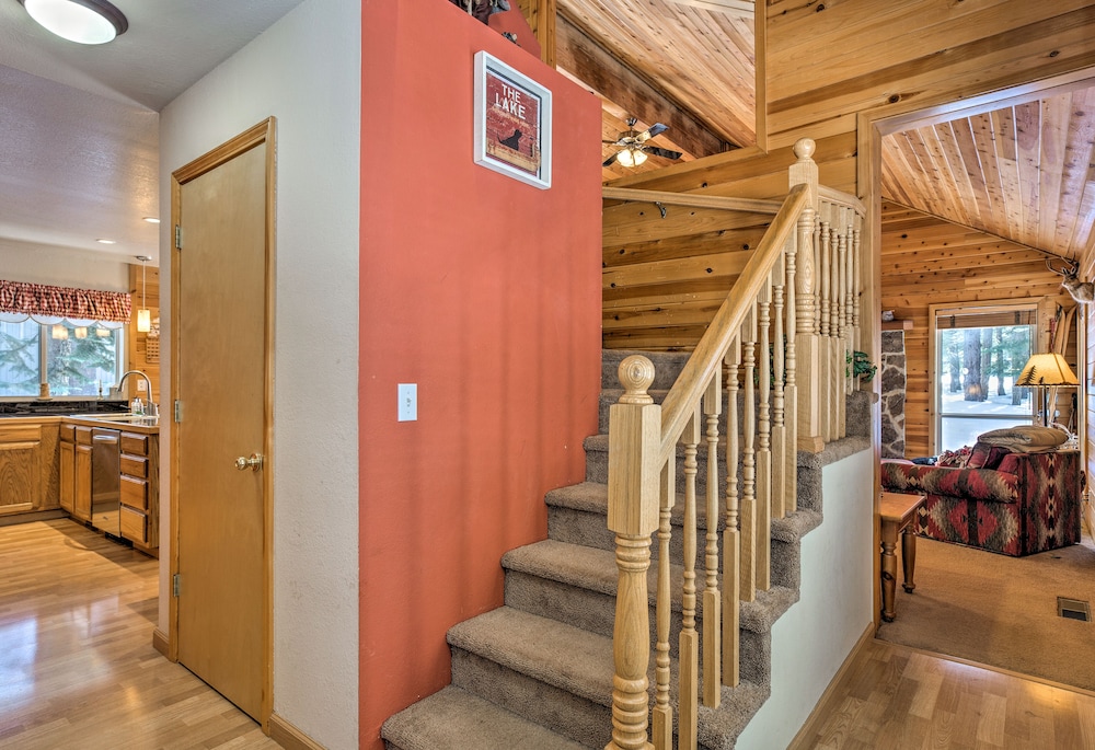 Cabin Less Than 2 Mi to Tahoe Donner Downhill Ski Resort - photo 6
