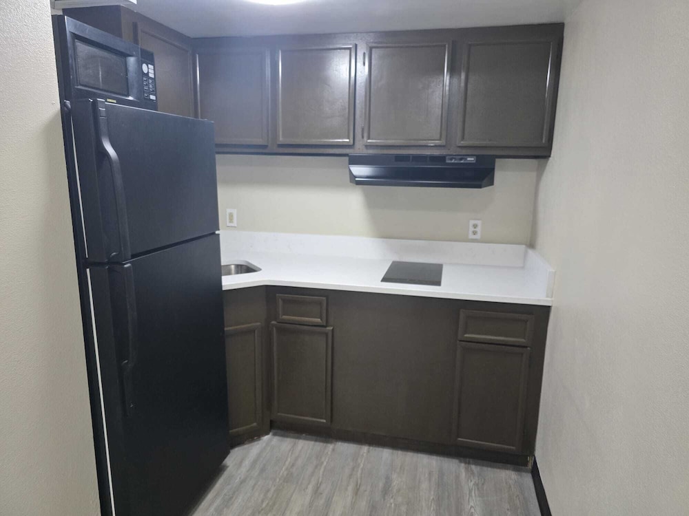 Studios & Suites 4 Less Chesapeake - photo 9