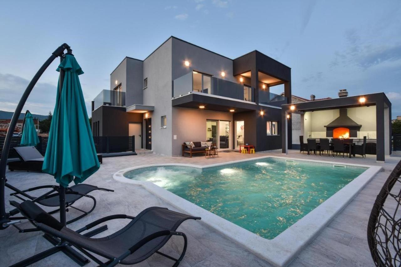 Villa Gabriel Dicmo — 5-Star Luxury Hotel in Dugopolje, Croatia