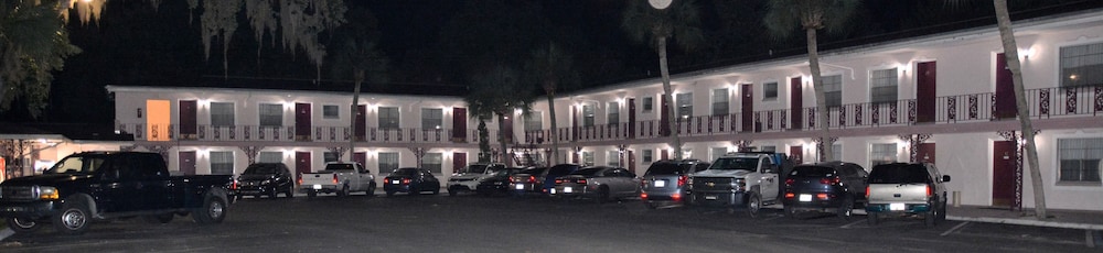 Carriage Inn Motel - photo 13