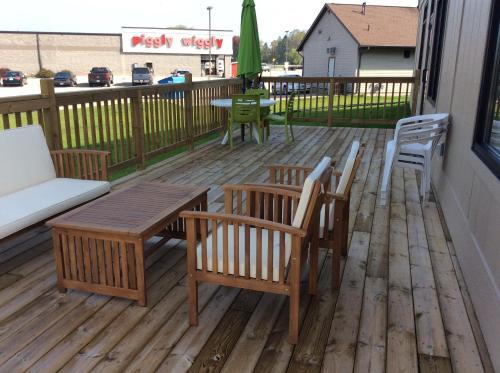 Scenic Shore Inn - photo 28