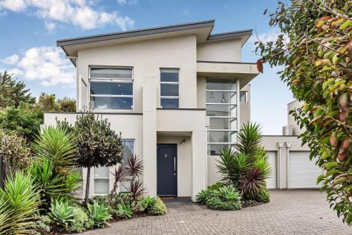 Stunning Sea Views In Excellent Location — Victor Harbor