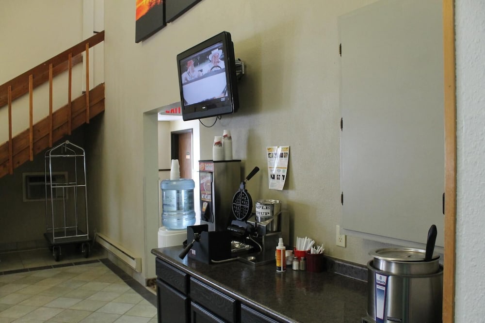 Lone Tree Inn - photo 10