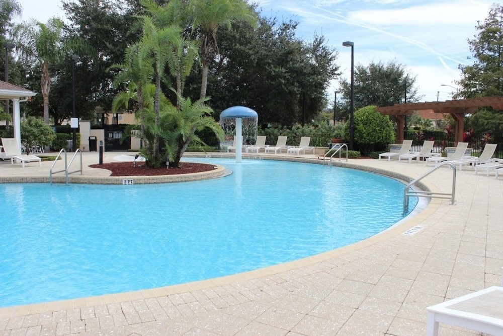 Lucaya Village Gorgeous Townhome - photo 18