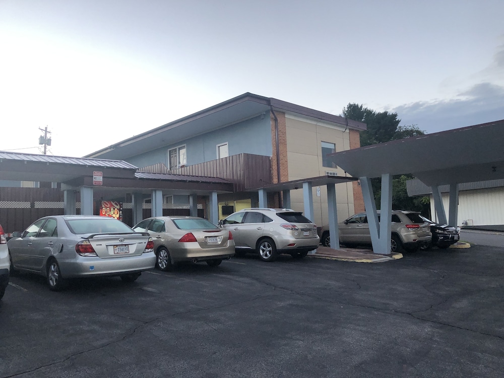 Red Carpet Inn Blacksburg - photo 16