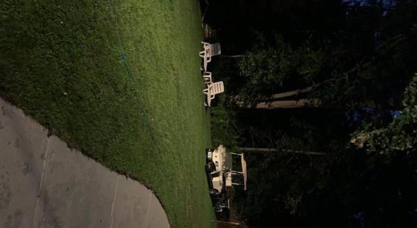 White Oak Motel & Cottages - photo 26