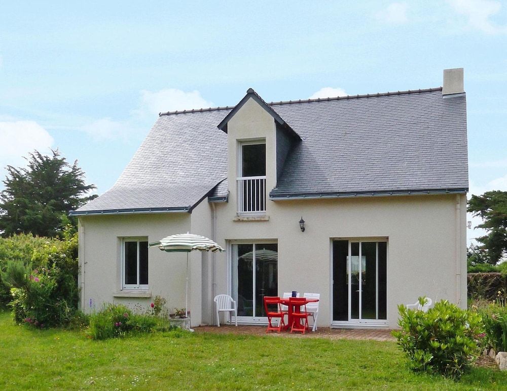 Holiday Home in Piriac Near Sandy Beach — 4-Star Luxury Hotel in Piriac-Sur-Mer, France