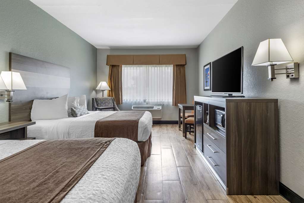 Best Western Plus Victoria Inn & Suites - photo 15