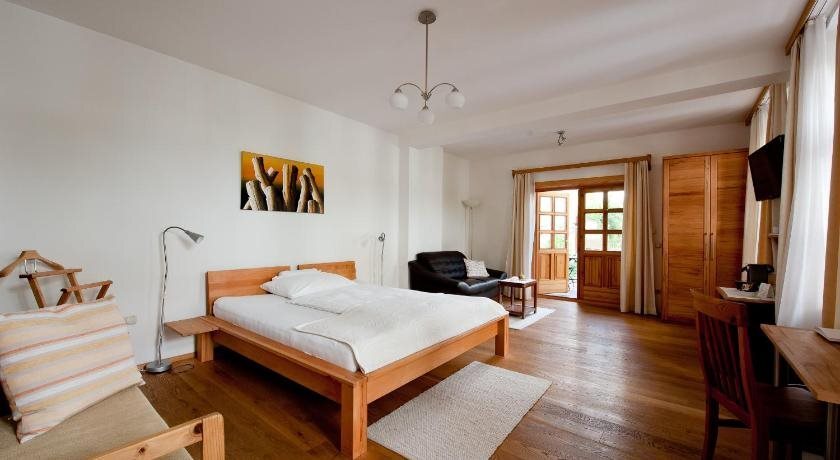 Schreiners Essen und Wohnen — hotel in Neubau