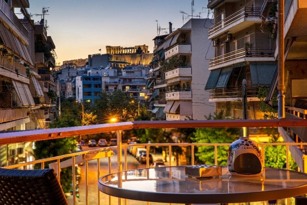 Sunny 2 Bedroom Cozy Apartment View of Parthenon — 4-Star Luxury Hotel in Athens, Greece