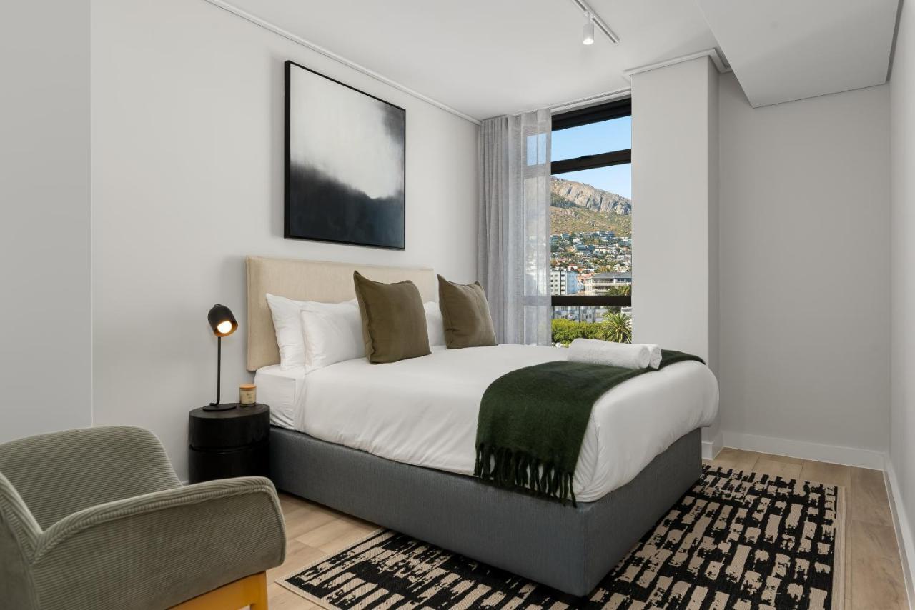 Sophisticated Luxe Apartment Balcony & Wifi