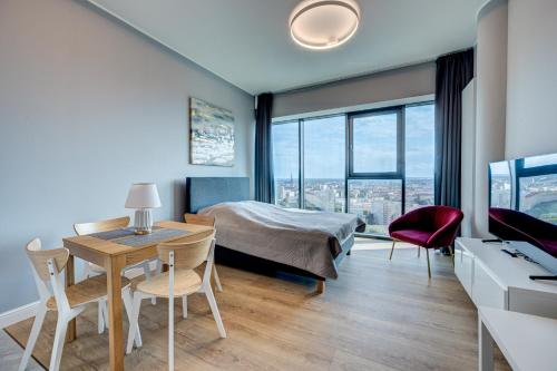 HANZA TOWER Swimming Pool & Spa 18 floor great view studio in Szczecin, Poland