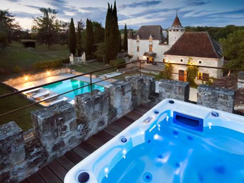 Chateau la Colombie - carbon neutral hotel in Unknown City