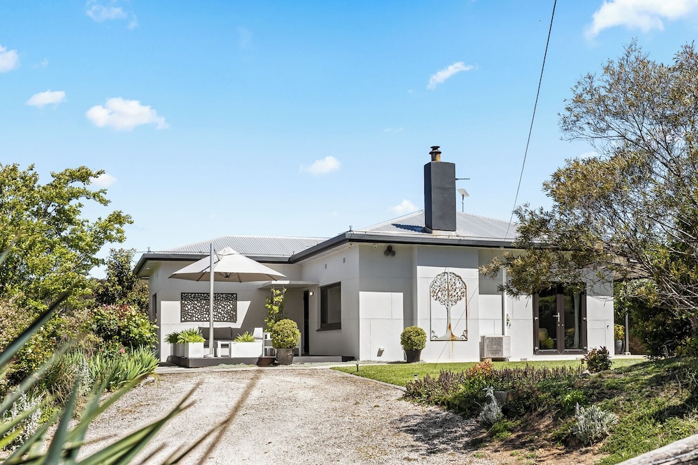 Esto House — 4-Star Luxury Hotel in Crafers, Australia