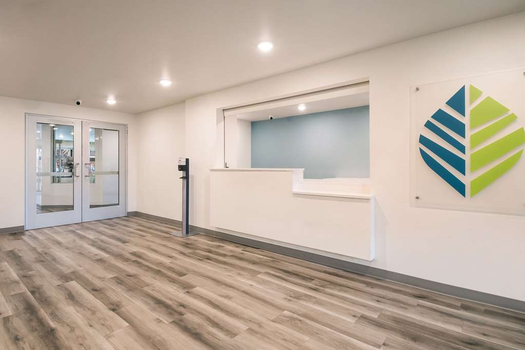 WoodSpring Suites Portland Vancouver - photo 8
