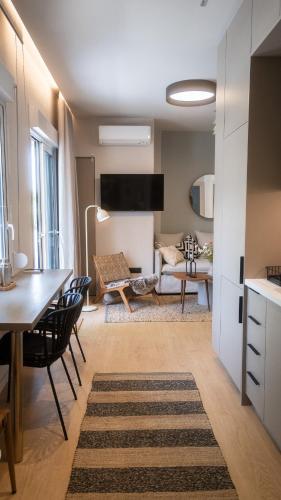Stylish apartment with large terrace — 4-Star Luxury Hotel in Athens, Greece